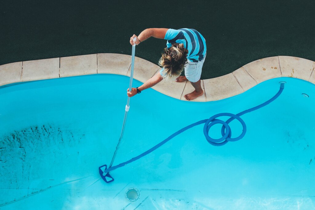How-to-Clean-a-Pool.
